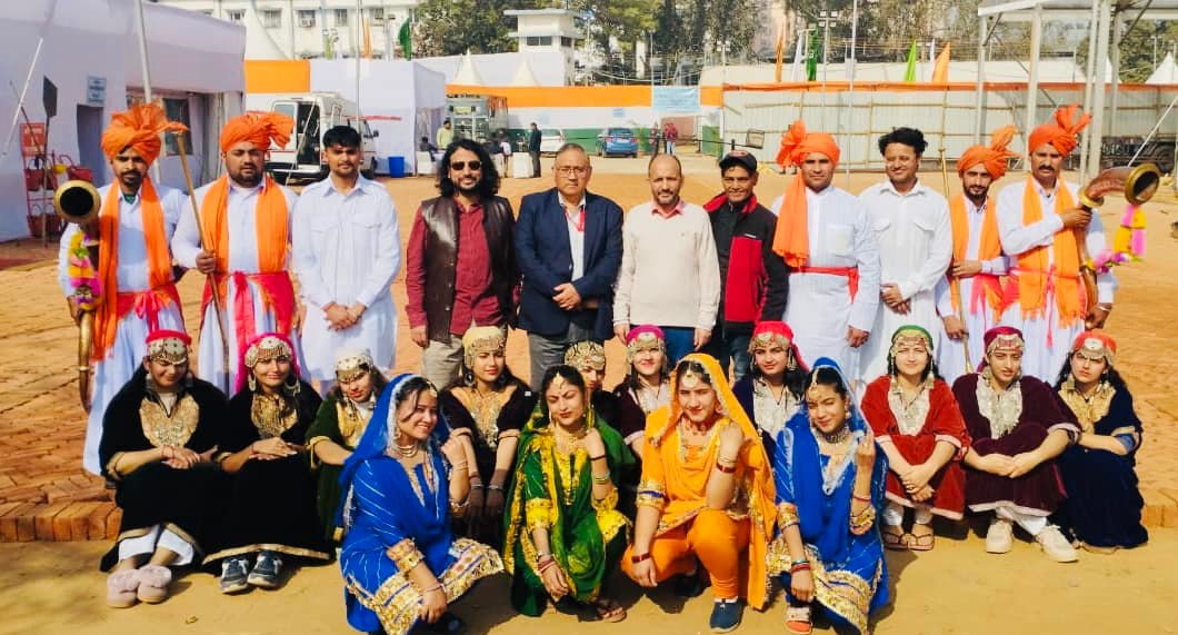 With the artists of the Jammu & Kashmir Republic Day tableau